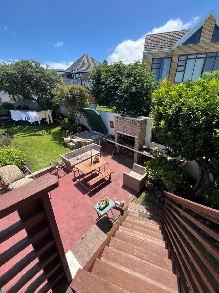 3 Bedroom Property for Sale in Cove Rock Eastern Cape